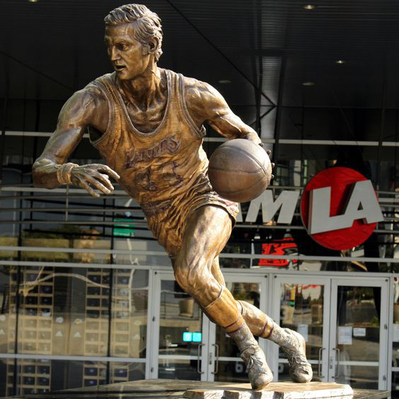 42+19，湖人2点进步明显！雷迪克执迷不悟，里夫斯谈老詹直言不讳.